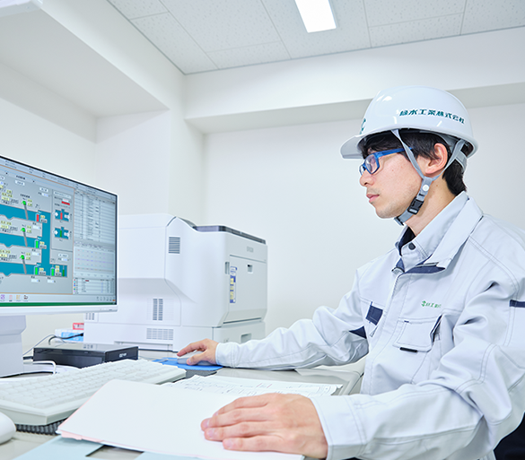 緑水工業株式会社スタッフの仕事の様子